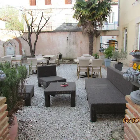 Hotel De La Commanderie 2*