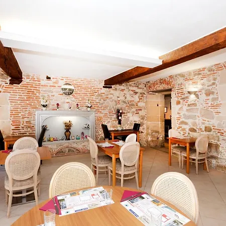 Hotel De La Commanderie 2*