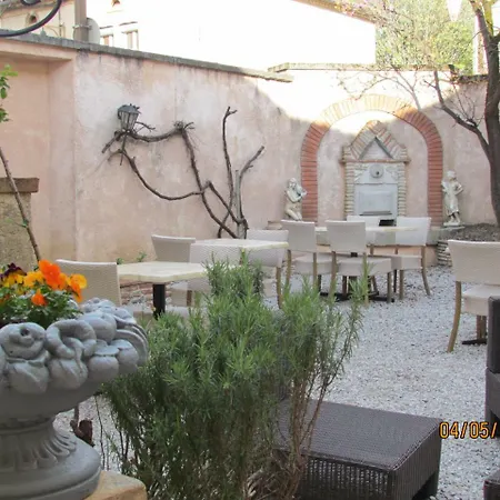 Hotel De La Commanderie 2*