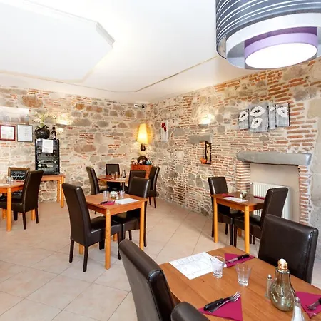 Hotel De La Commanderie 2*